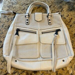Style and organization are  highlighted in this Aimee Kestenberg bag!